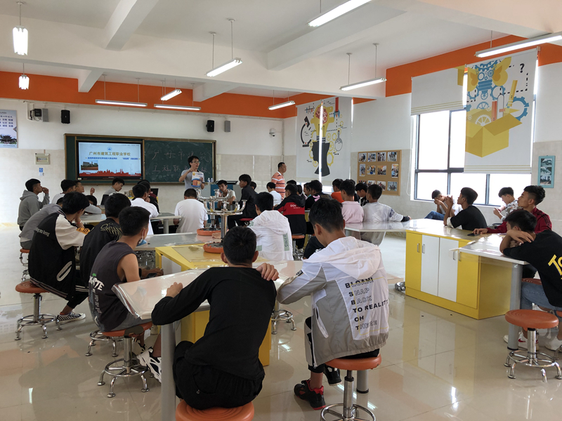 广州市建筑工程职业学校在对学生进行入学前教育_副本.jpg