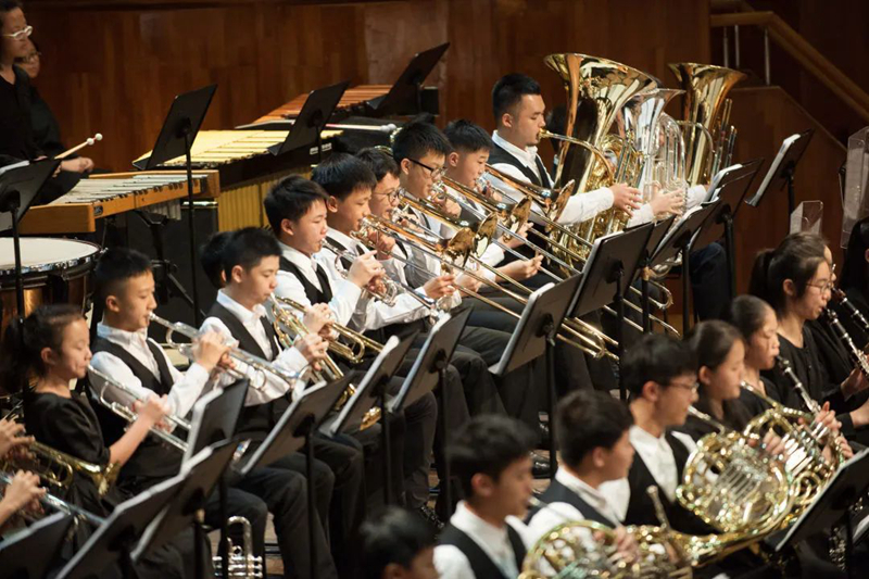广州青年交响乐团铜管声部正在演奏.jpg