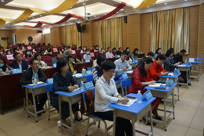 4广州市首届积极教育领导力教师高级研修班学员上课.jpg