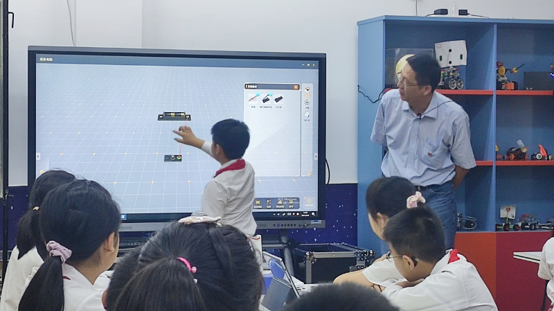 广州市积极开展中央电教馆中小学虚拟实验教学项目.jpg