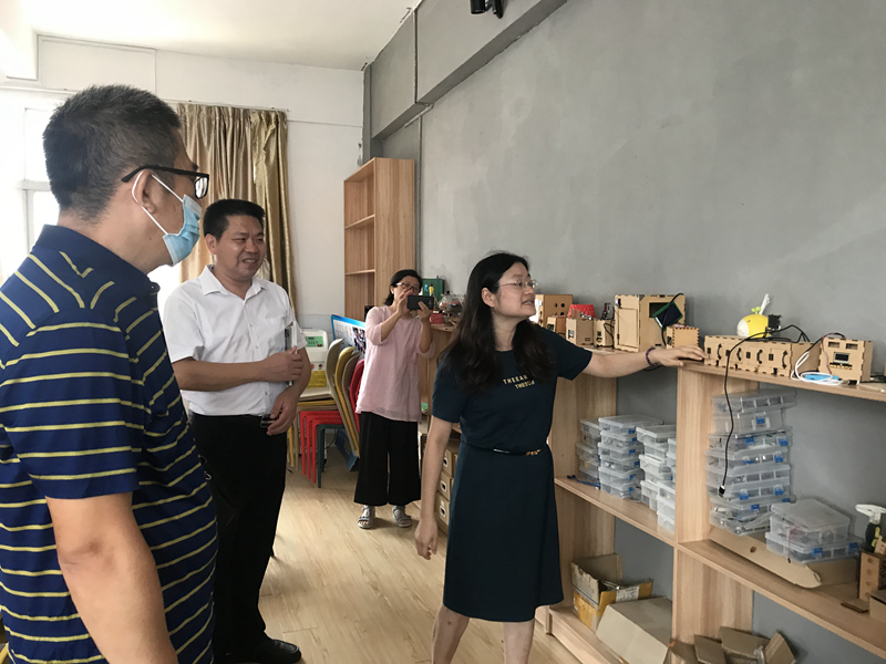 广州市白云区新市中学介绍信息技术劳动融合课程的情况.jpg