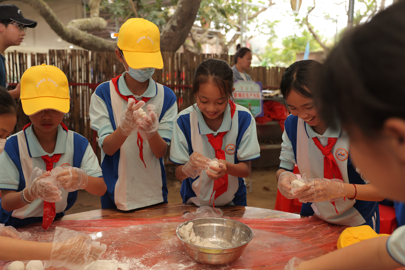 6.小学生组“信手捏来”竞赛现场_副本.jpg