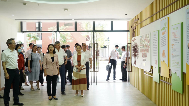 深圳市教育局来我市调研人工智能教育20版