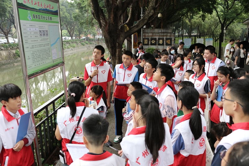 同学们学习河长知识.jpg