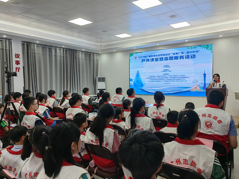 学生们参与学习课堂.jpg